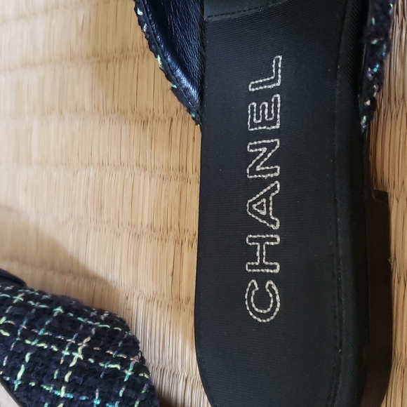 CHANEL Tweed w/metalic threading Mules - Picture 3 of 6